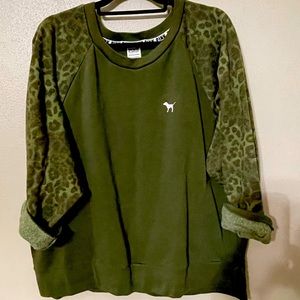 VS Pink Sweatshirt XL